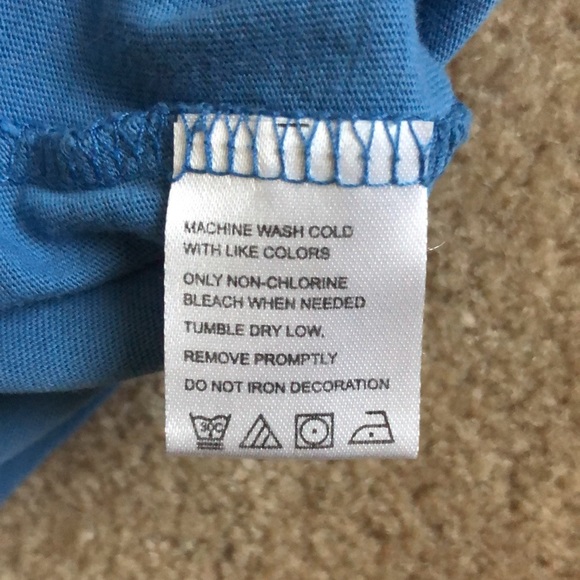 Tommy Bahama Men’s light blue cotton shirt size Med - Picture 4 of 5